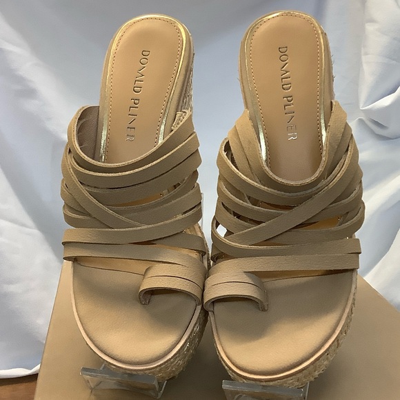 NIB Donald J. Pliner Beige Strappy Mules - Picture 1 of 6